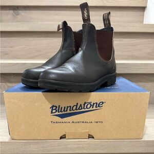 Blundstone Chelsea boots